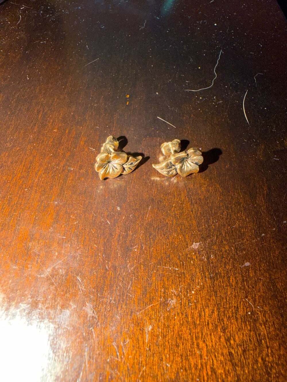 Vintage Avon Gold Tone Flower and Leaf Stud Earrings